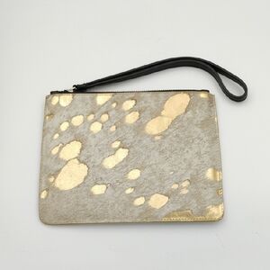  Punto Fibbia Cowhide Leather Wristlet Clutch